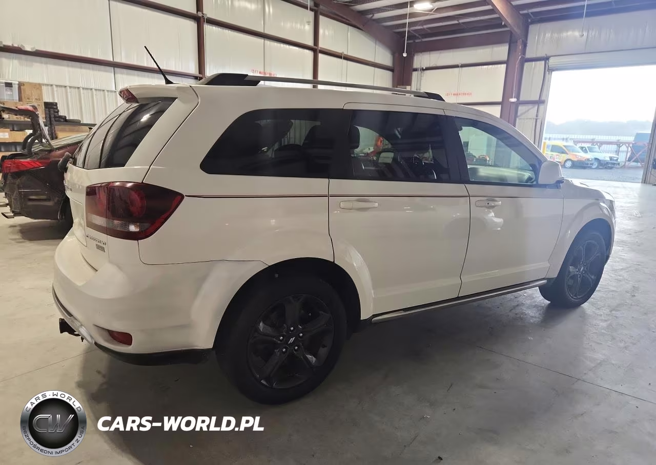 2018 Dodge Journey Crossroad VIN:3C4PDCGG1JT216130 - 3