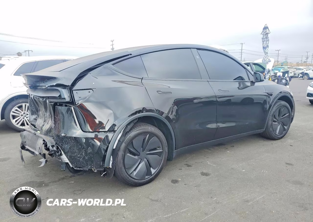 2026 Tesla Model Y VIN:7SAYGDED6TF624590 - 3