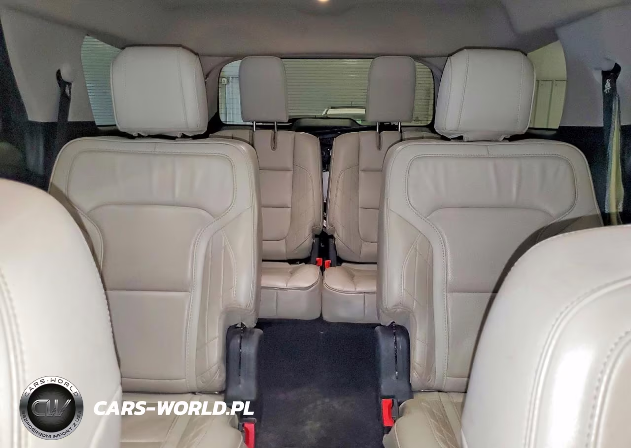 2019 Ford Explorer Platinum VIN:1FM5K8HT7KGA78276 - 10
