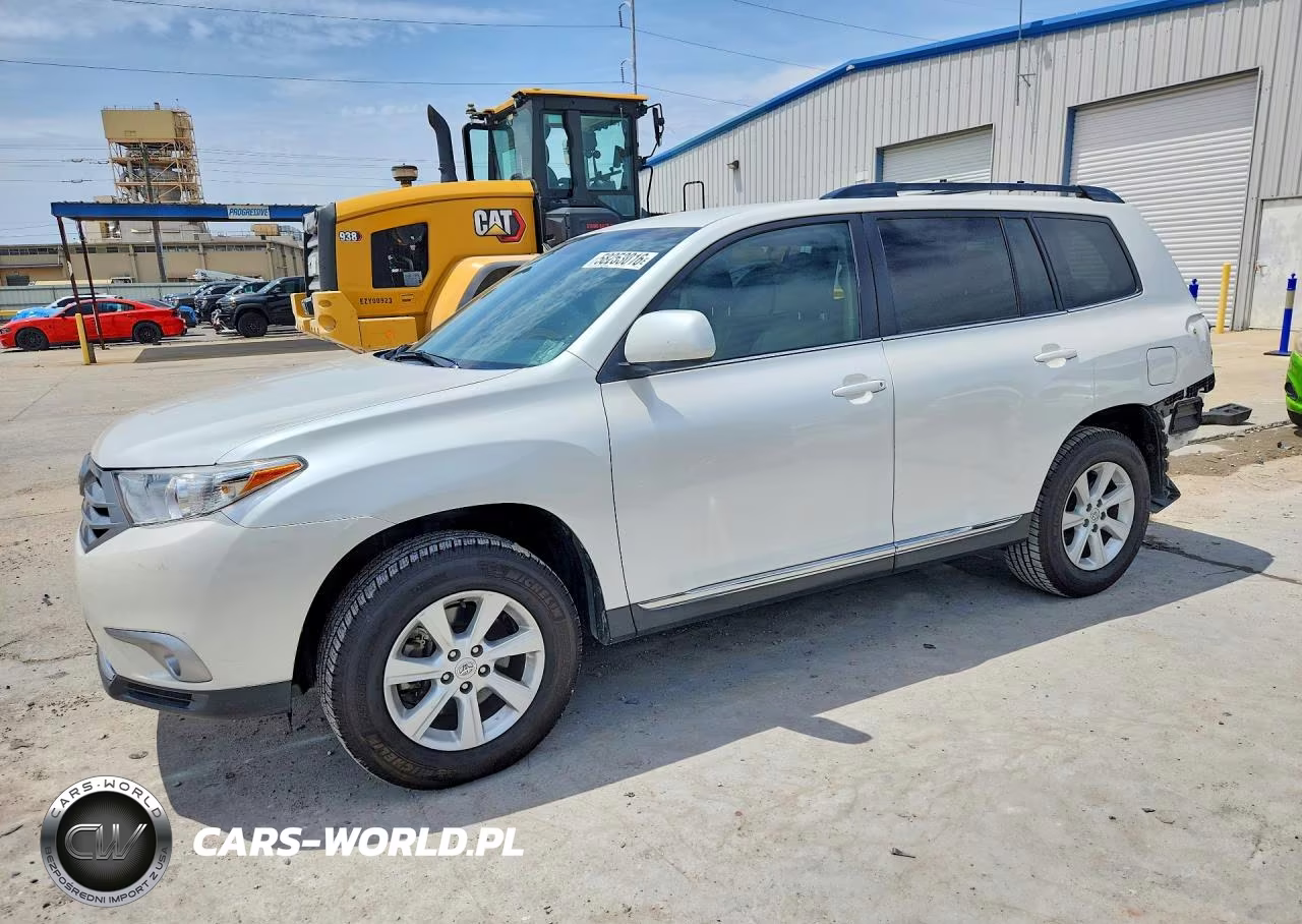 2013 Toyota Highlander Plus – zdjęcie 1 z 14
