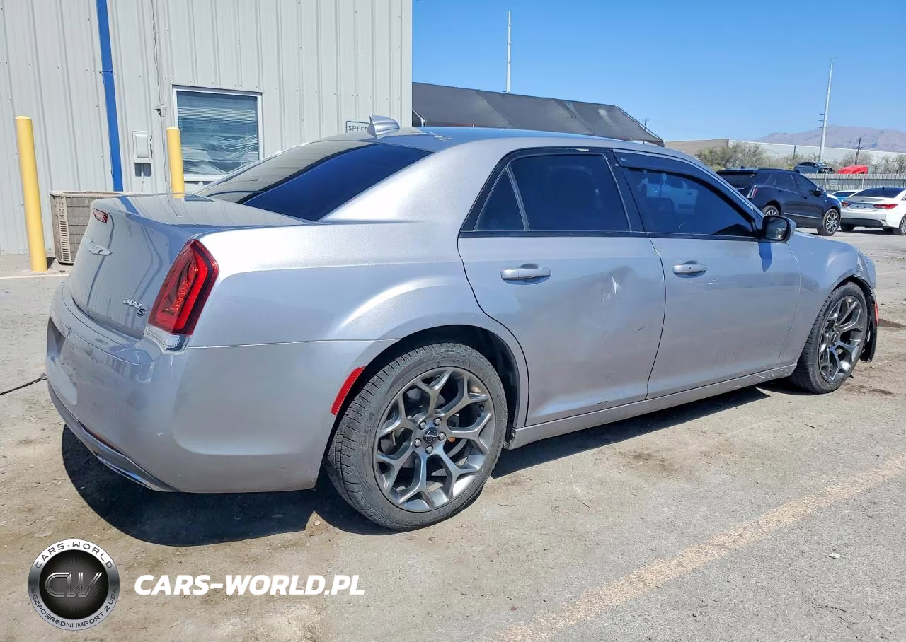 2015 Chrysler 300 S VIN:2C3CCABG4FH797110 - 3