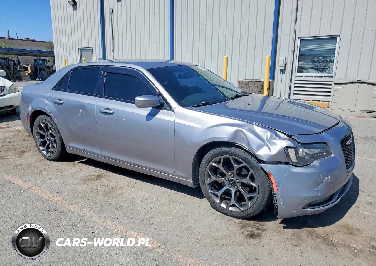 2015 Chrysler 300 S VIN:2C3CCABG4FH797110 - 4