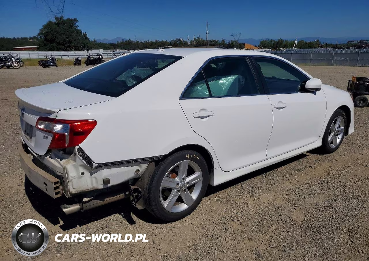 2014 Toyota Camry Se VIN:4T1BF1FK3EU350787 - 3