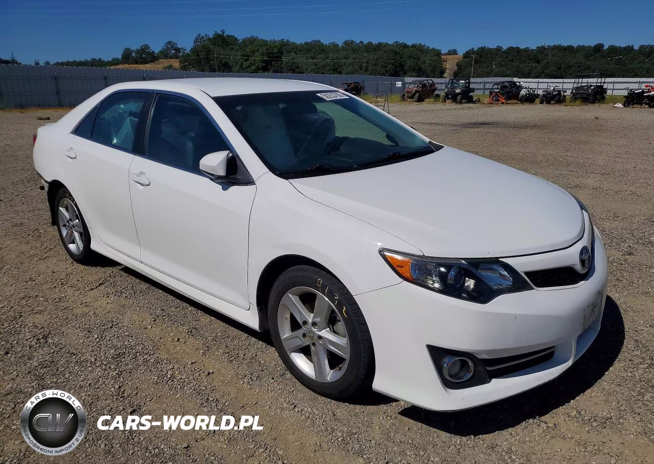 2014 Toyota Camry Se VIN:4T1BF1FK3EU350787 - 4