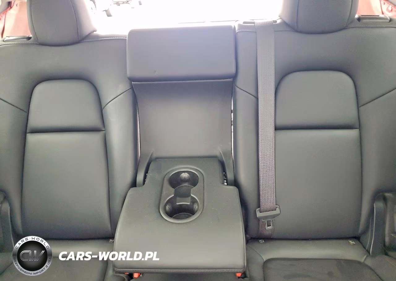 2022 Tesla Model Y VIN:7SAYGAEEXNF561813 - 10