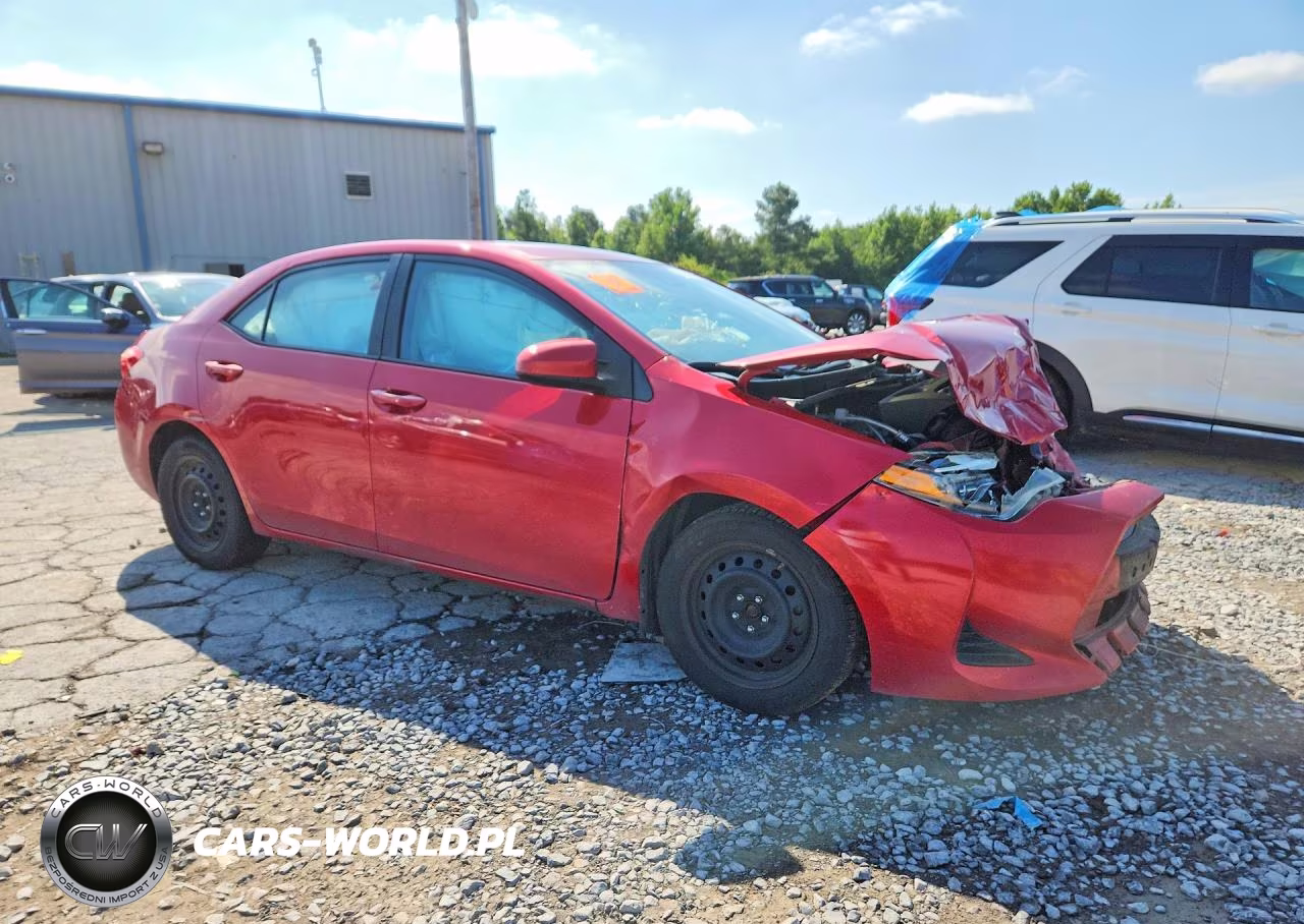 2018 Toyota Corolla Le VIN:2T1BURHE8JC060682 - 4