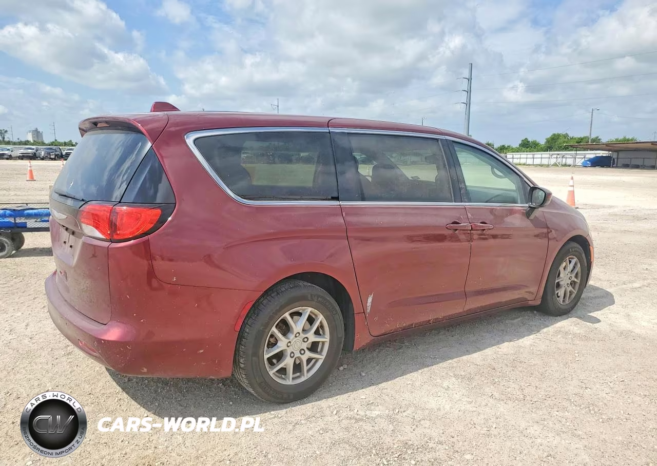 2017 Chrysler Pacifica Touring VIN:2C4RC1DG6HR518353 - 3