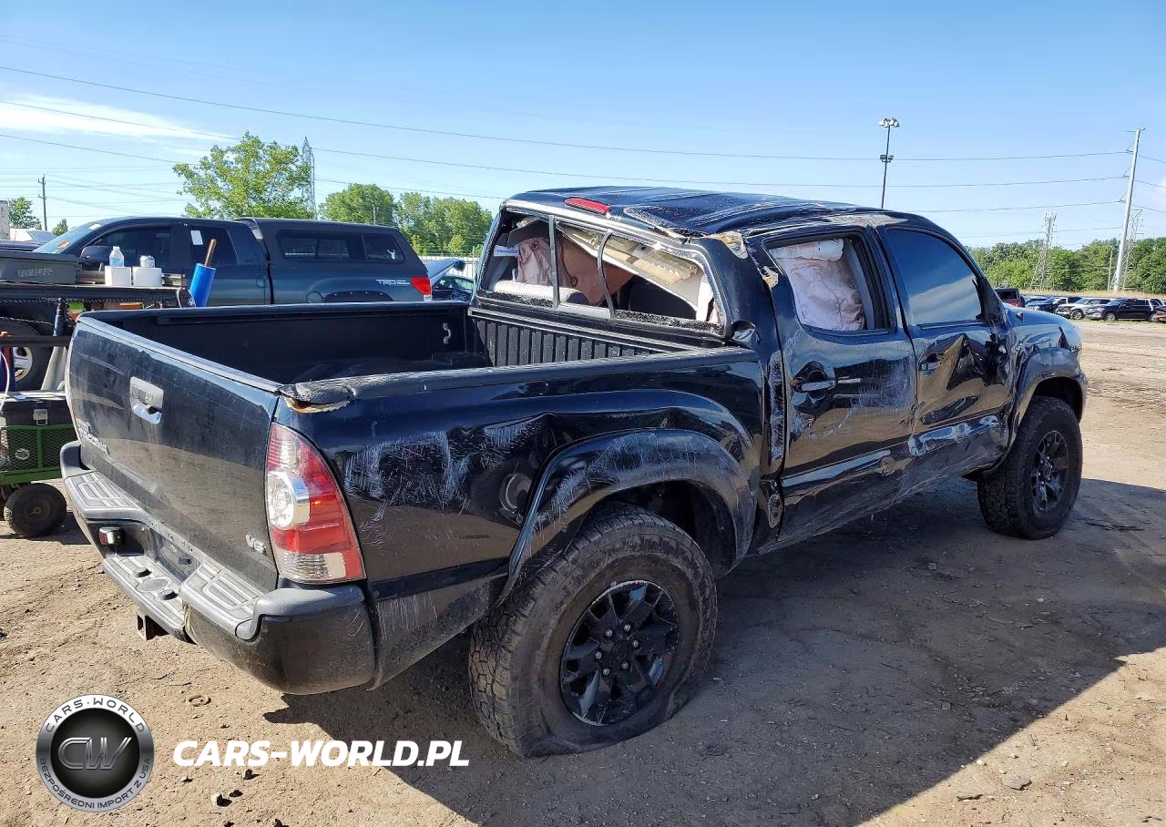 2015 Toyota Tacoma V6 VIN:5TFLU4EN9FX139833 - 3