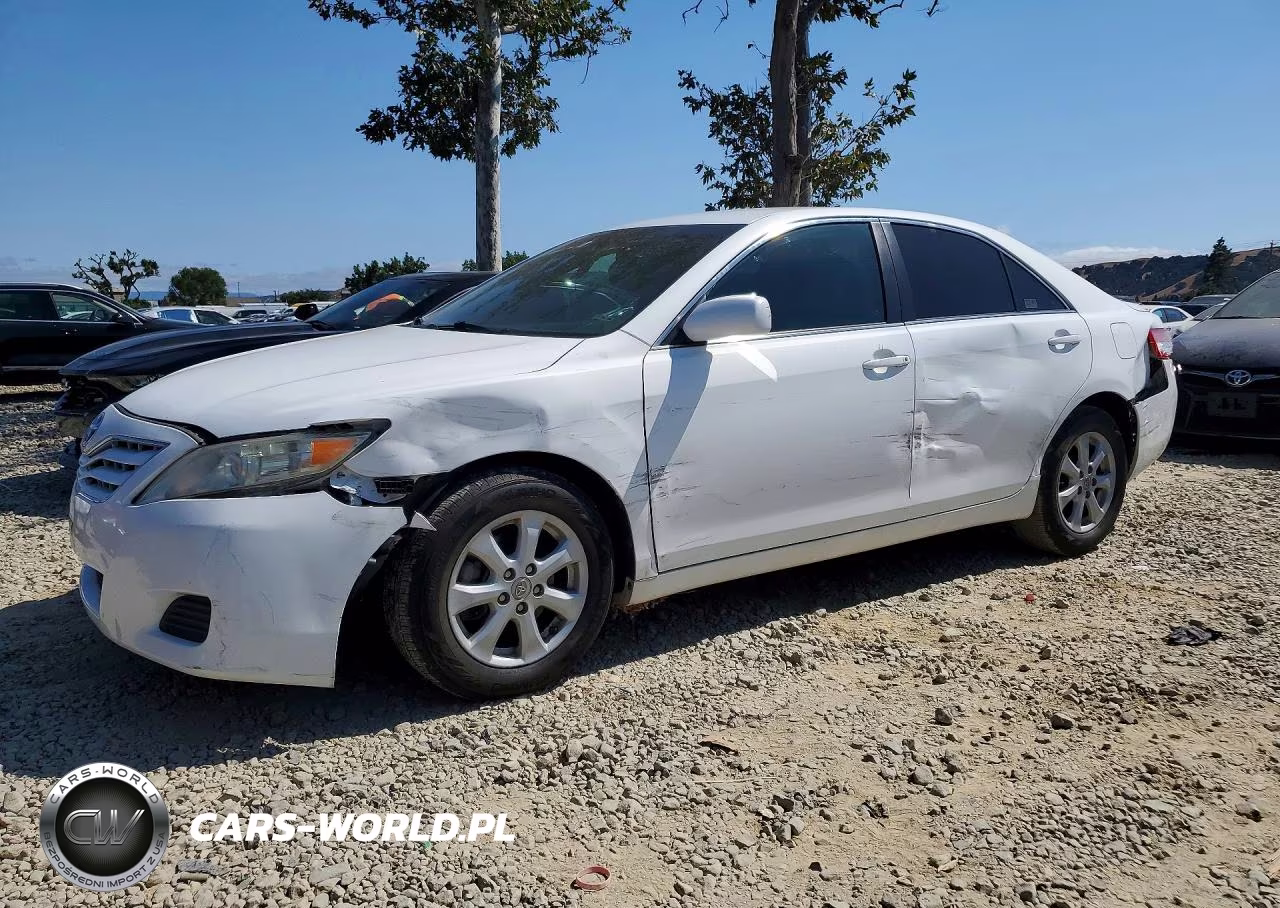 2011 Toyota Camry Le – zdjęcie 1 z 12