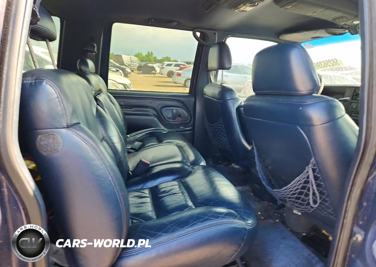1999 Chevrolet Suburban K1500 VIN:1GNFK16R4XJ459334 - 10
