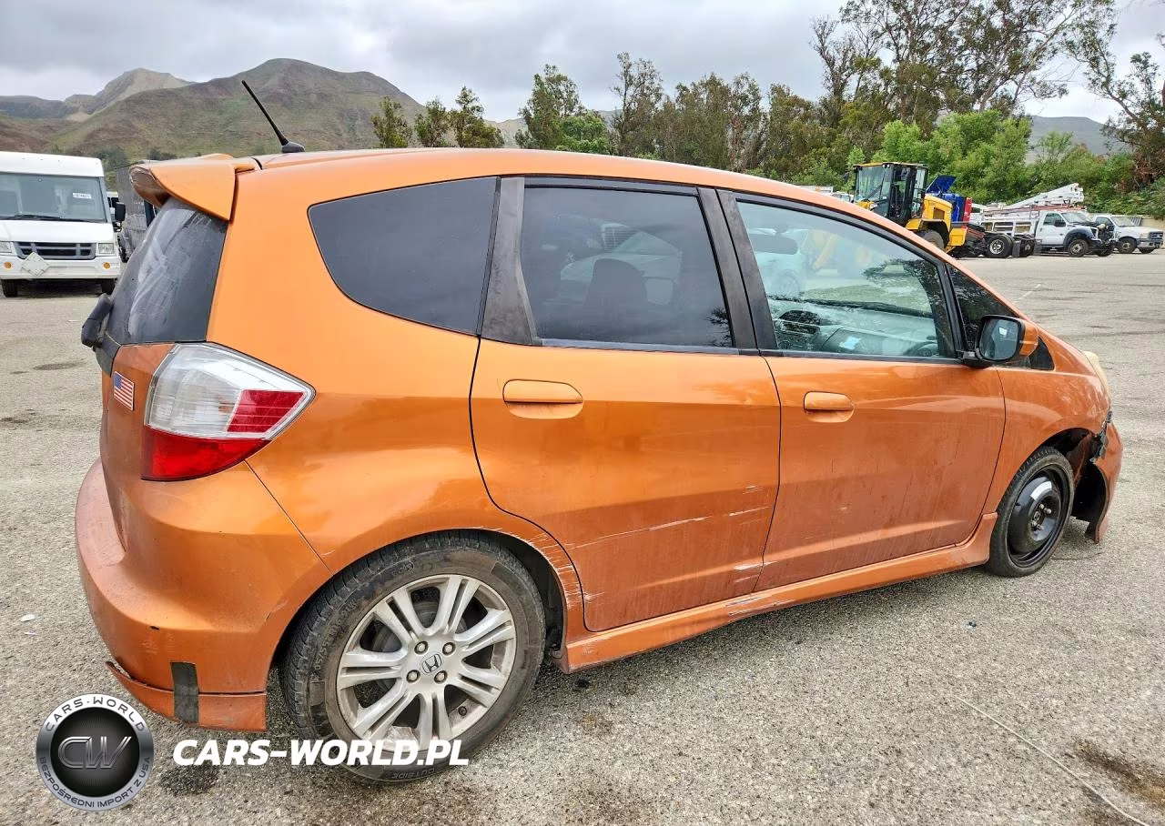 2010 Honda Fit Sport VIN:JHMGE8H46AS021560 - 3
