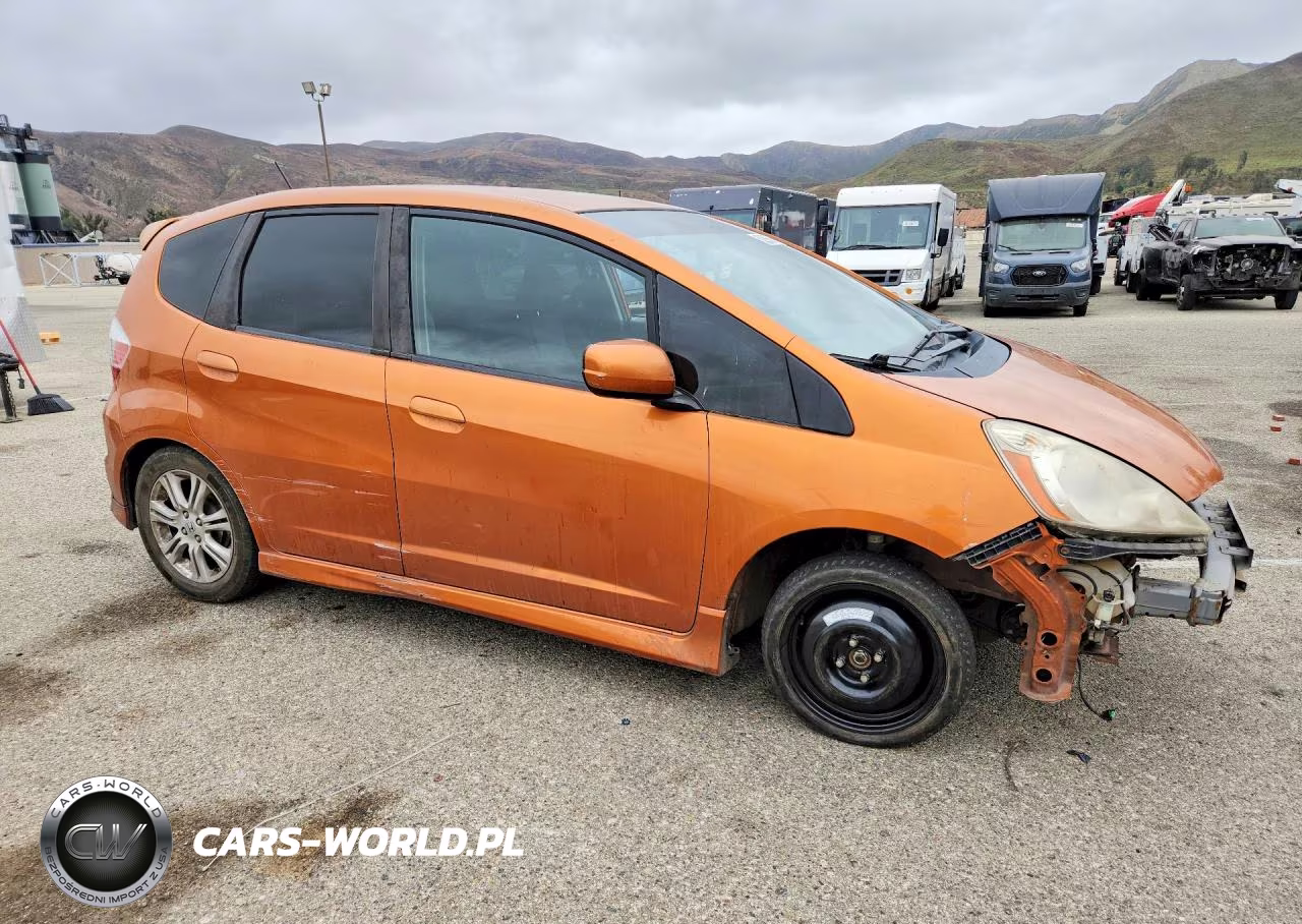 2010 Honda Fit Sport VIN:JHMGE8H46AS021560 - 4