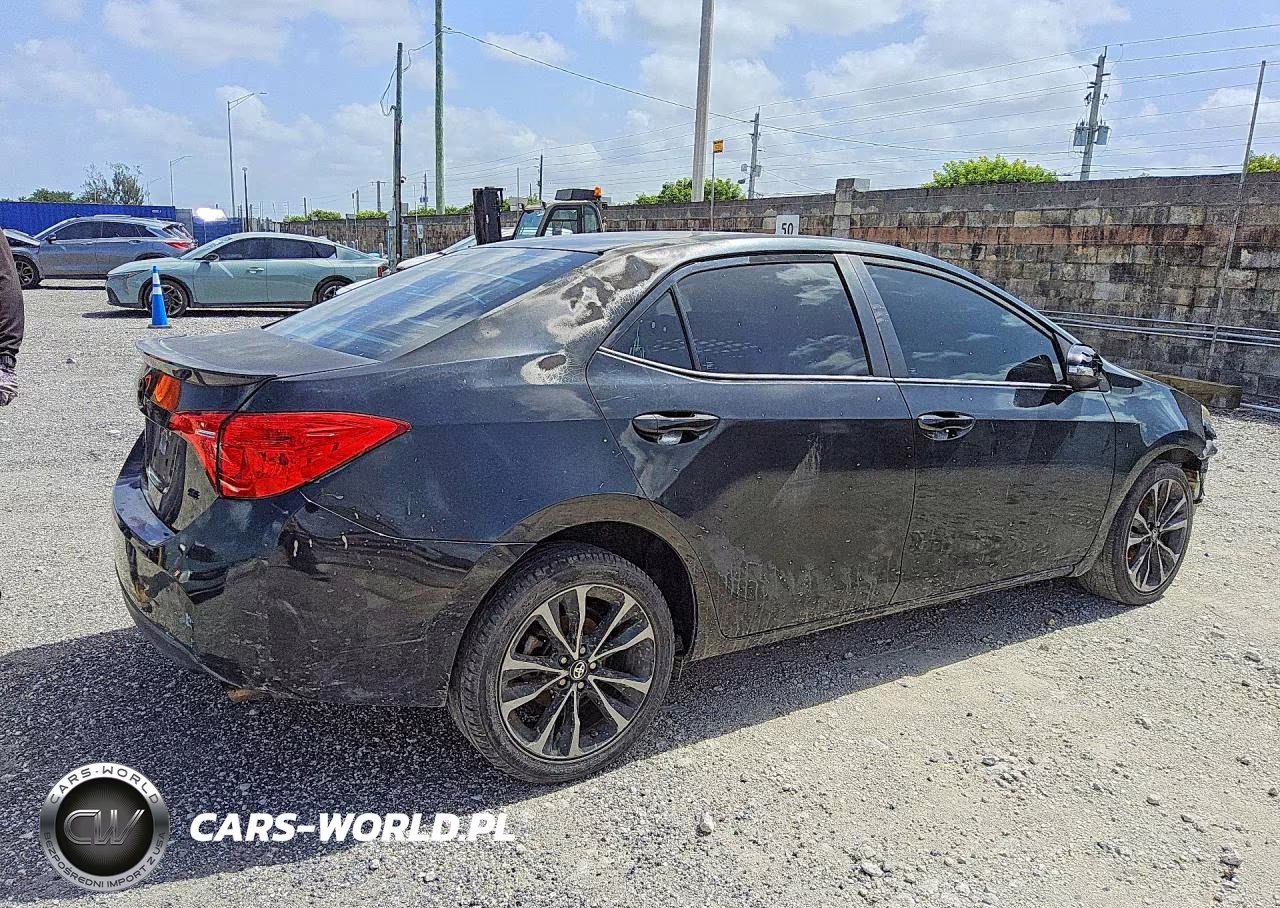 2018 Toyota Corolla Se VIN:5YFBURHE3JP809565 - 3