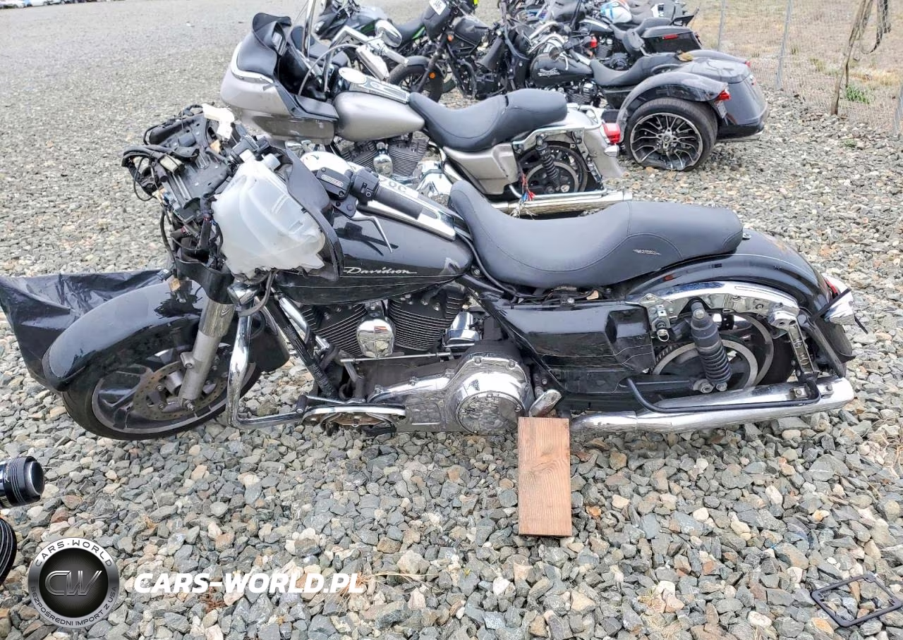 2014 Harley-Davidson Flhxs Street Glide Special VIN:1HD1KRM38EB681428 - 3