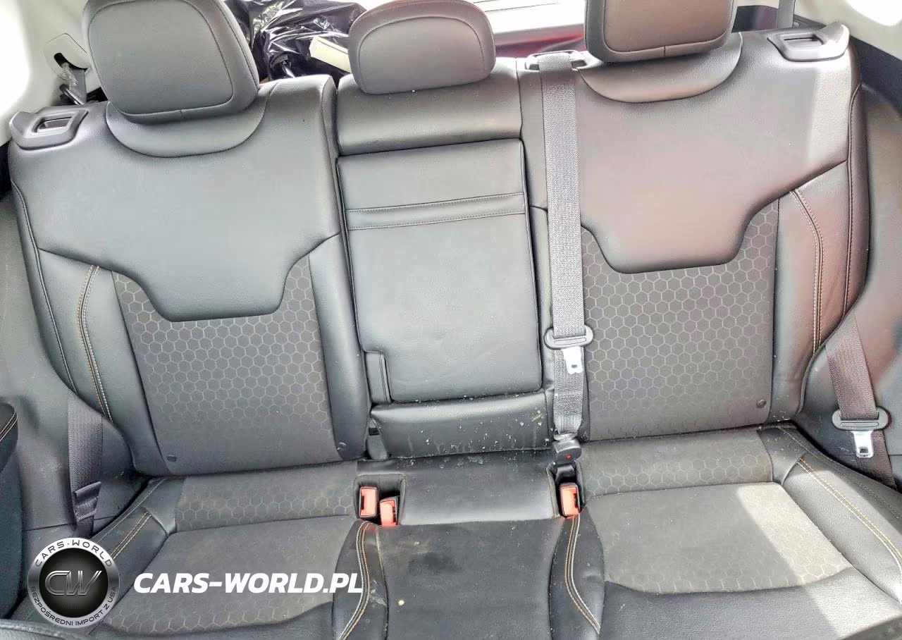 2018 Jeep Compass Latitude VIN:3C4NJCBB6JT286542 - 10