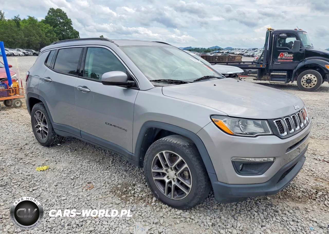 2018 Jeep Compass Latitude VIN:3C4NJCBB6JT286542 - 4