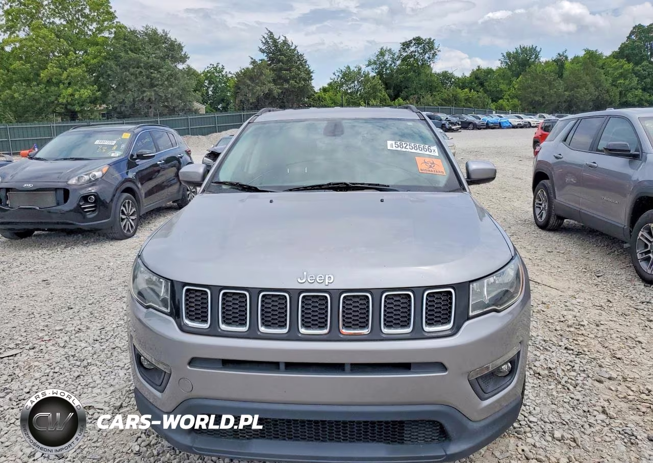 2018 Jeep Compass Latitude VIN:3C4NJCBB6JT286542 - 5