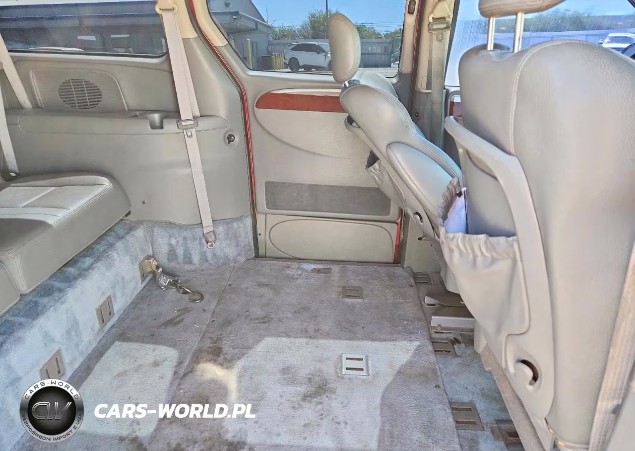 2005 Chrysler Town & Country Limited VIN:2C4GP64L85R603180 - 11