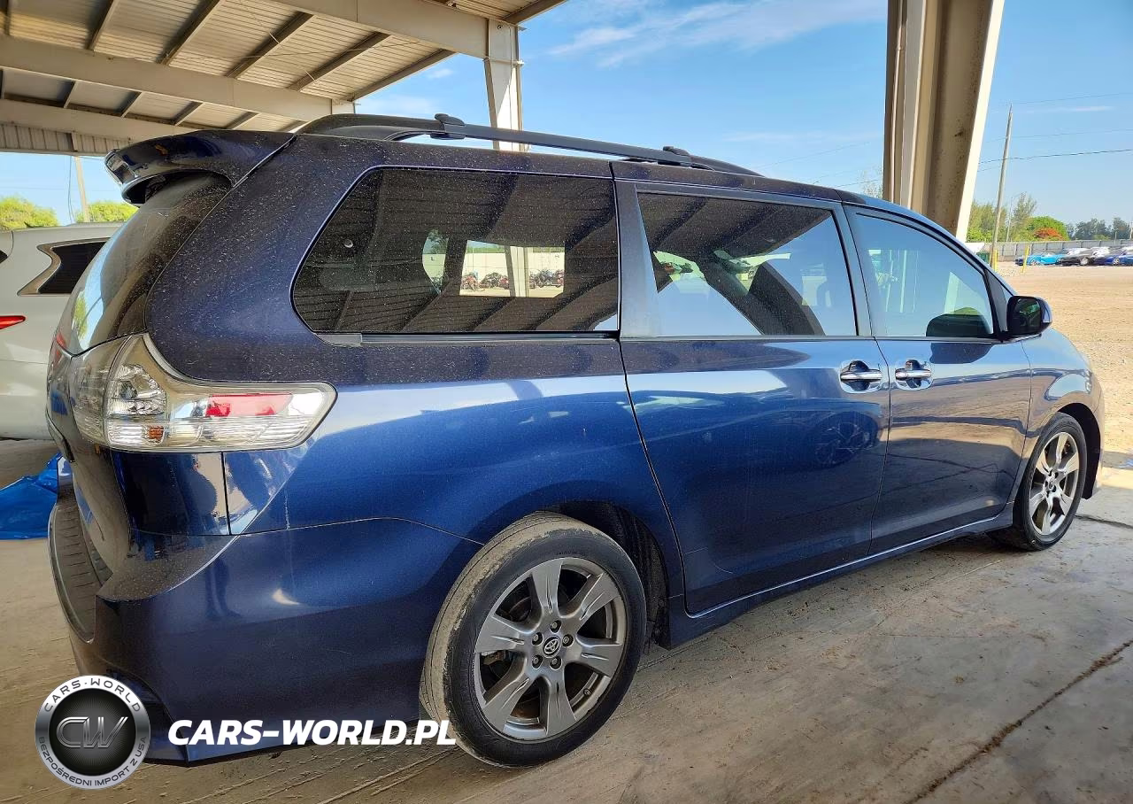 2018 Toyota Sienna Se Premium 8-Passenger VIN:5TDXZ3DC4JS911585 - 3