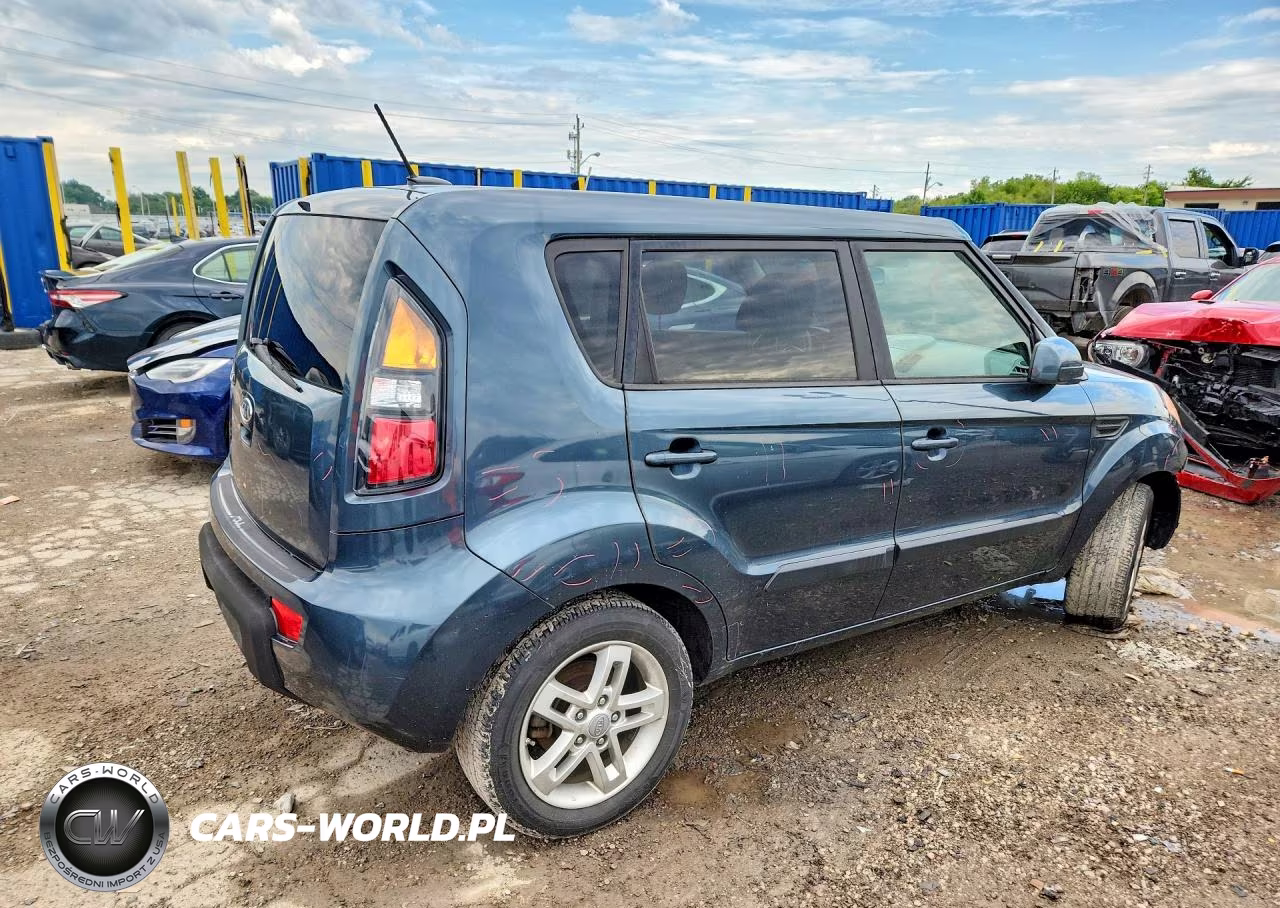2011 Kia Soul + VIN:KNDJT2A28B7313637 - 3