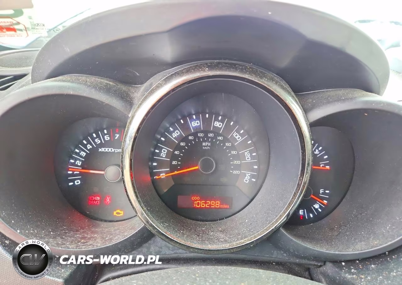 2011 Kia Soul + VIN:KNDJT2A28B7313637 - 9