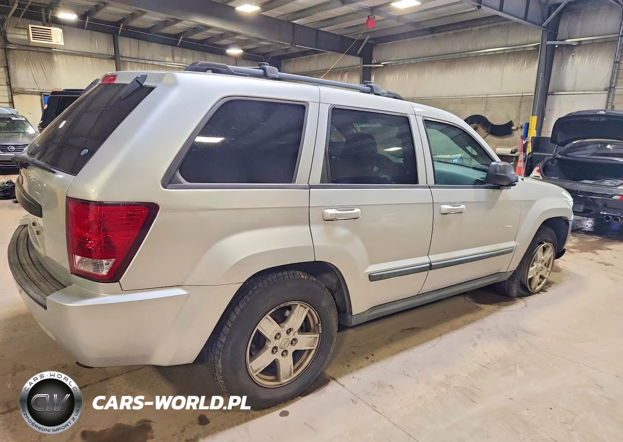 2007 Jeep Grand Cherokee Laredo VIN:1J8GR48K77C576252 - 3