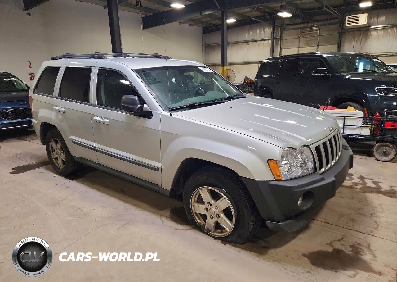 2007 Jeep Grand Cherokee Laredo VIN:1J8GR48K77C576252 - 4