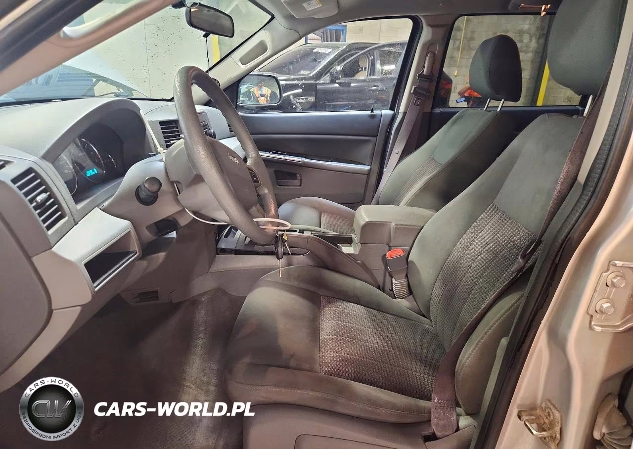 2007 Jeep Grand Cherokee Laredo VIN:1J8GR48K77C576252 - 7