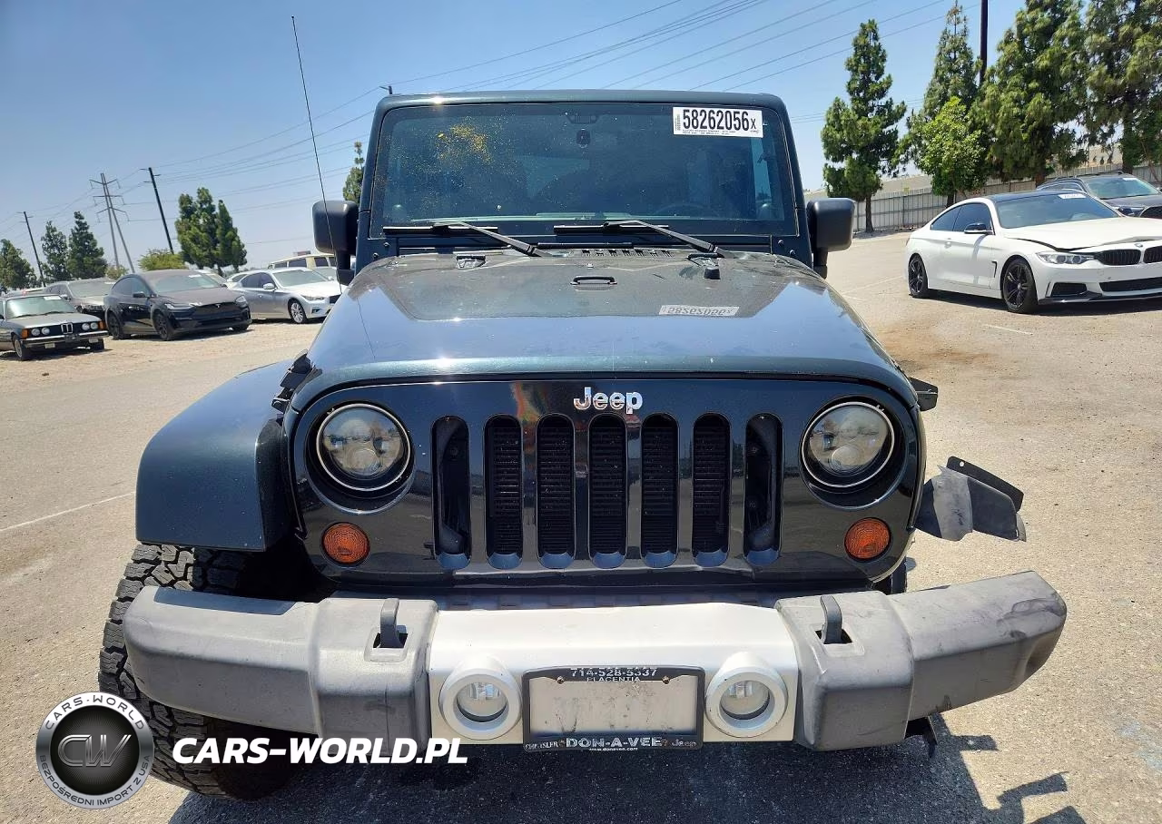 2012 Jeep Wrangler Unlimited Sahara VIN:1C4HJWEG6CL209643 - 5