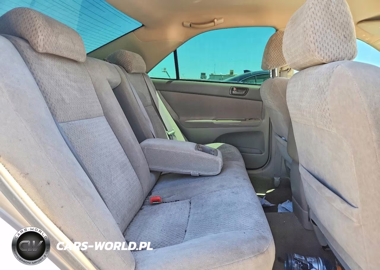 2003 Toyota Camry Le VIN:4T1BE32K33U764461 - 10