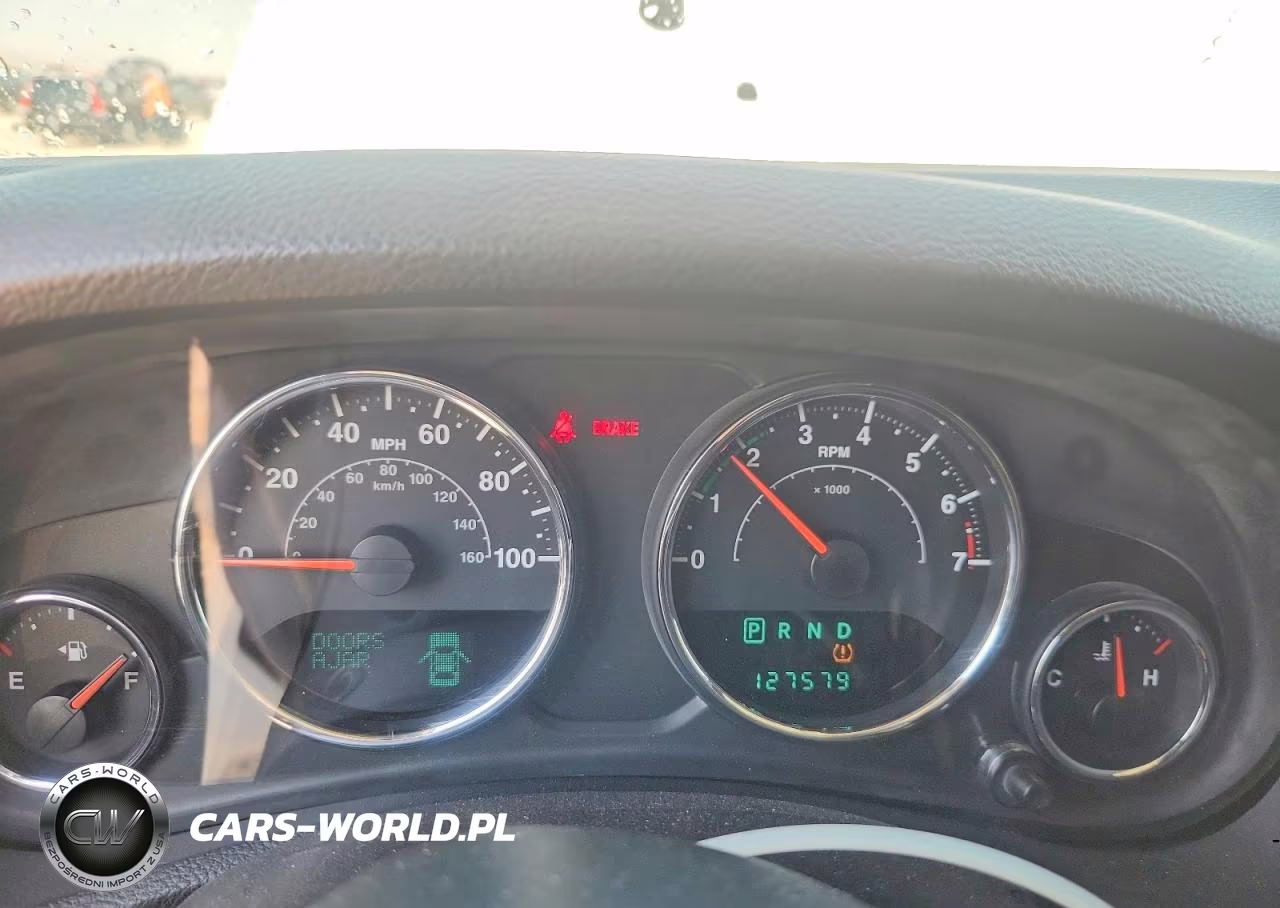 2013 Jeep Wrangler Unlimited Sport VIN:1C4BJWDG0DL519165 - 9