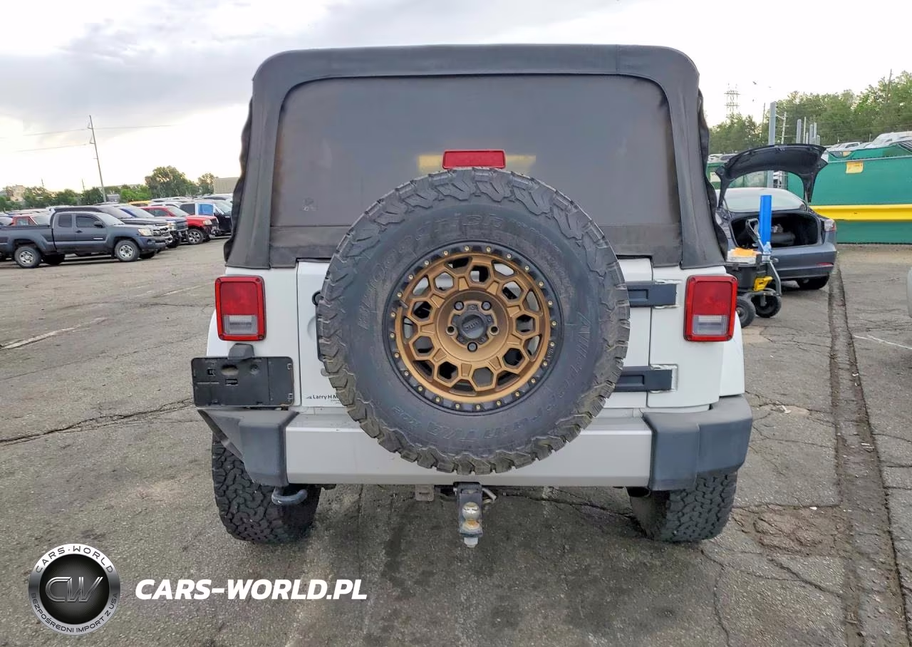 2013 Jeep Wrangler Unlimited Sahara VIN:1C4BJWEG5DL525557 - 6