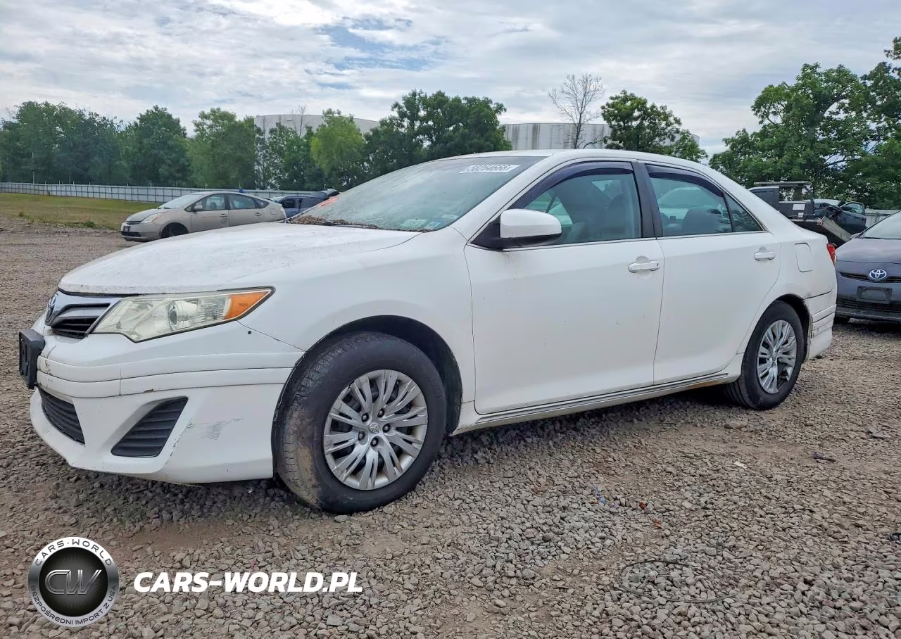2014 Toyota Camry Hybrid Le – zdjęcie 1 z 12