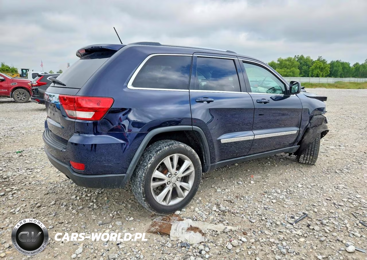 2013 Jeep Grand Cherokee Laredo VIN:1C4RJFAG1DC548841 - 3