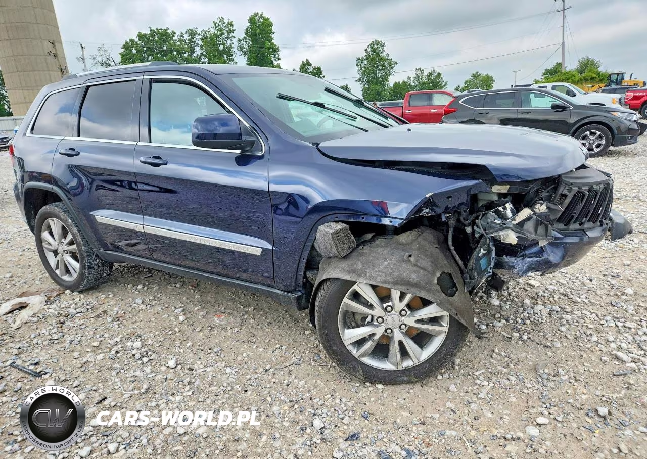 2013 Jeep Grand Cherokee Laredo VIN:1C4RJFAG1DC548841 - 4