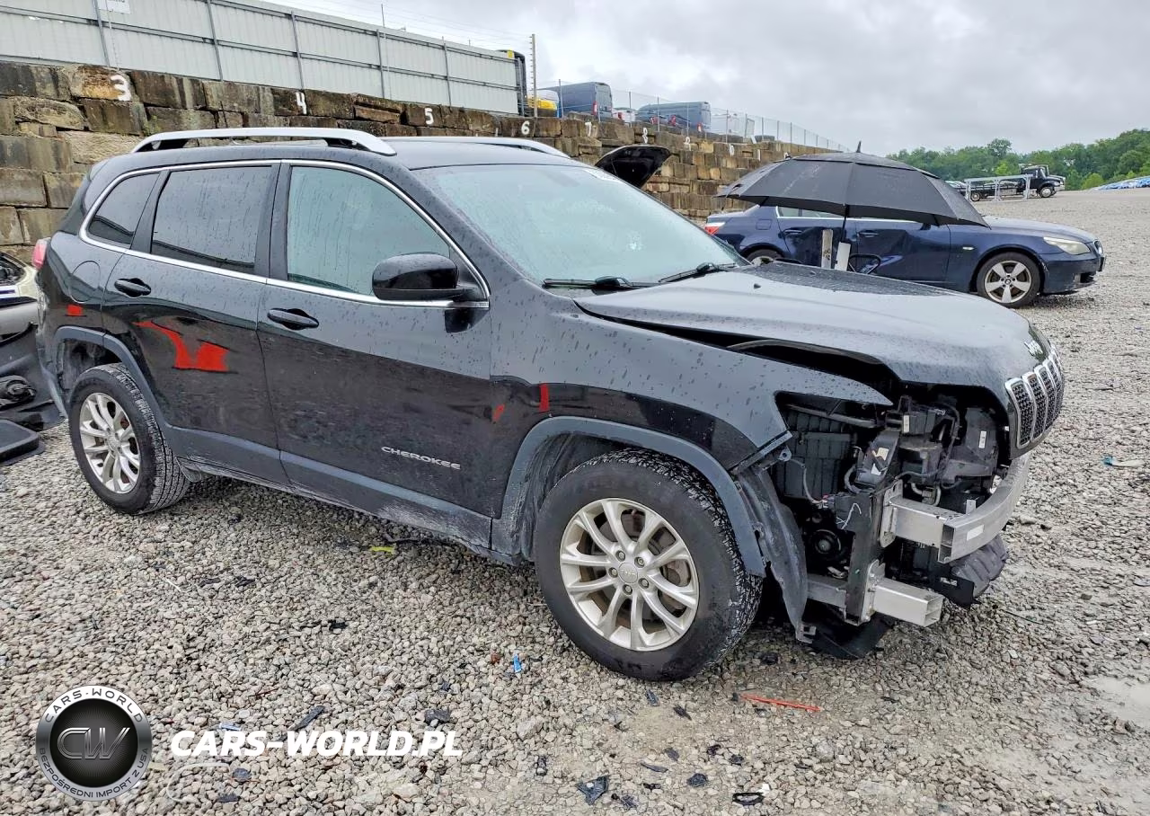 2019 Jeep Cherokee Latitude VIN:1C4PJLCB5KD242417 - 4