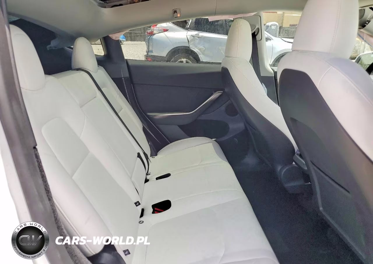 2025 Tesla Model Y VIN:7SAYGDEDXSF267929 - 10