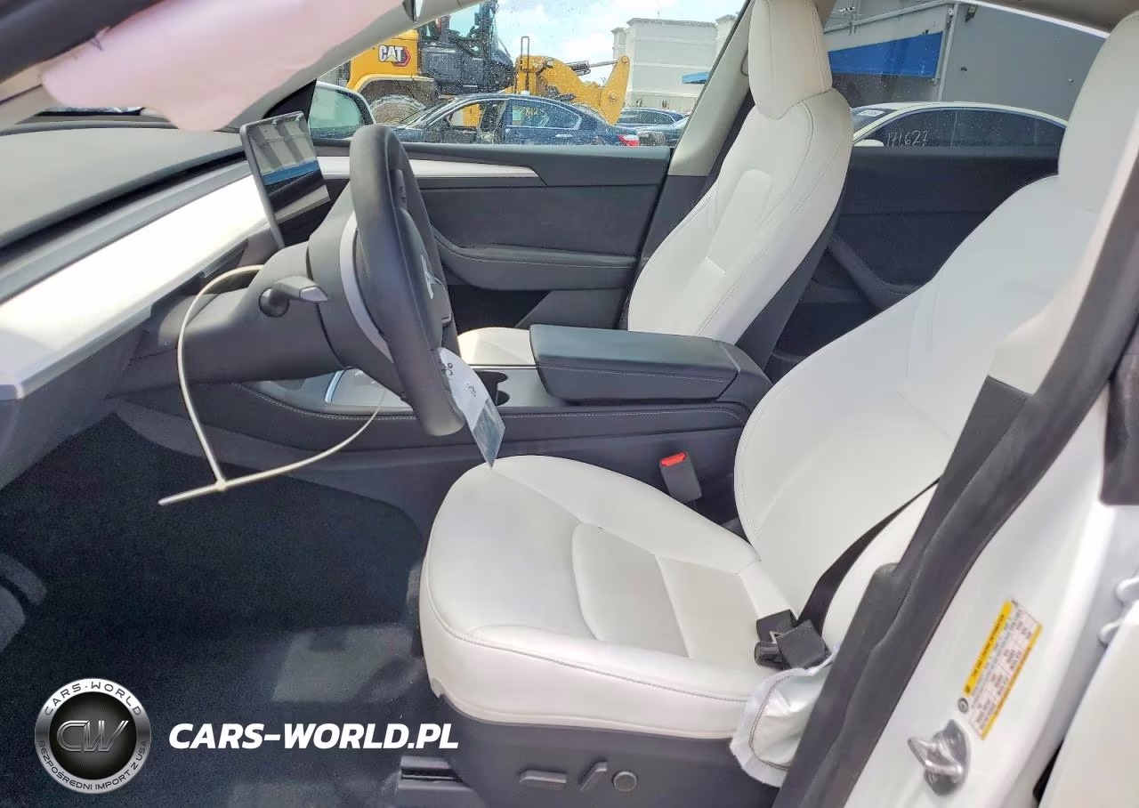 2025 Tesla Model Y VIN:7SAYGDEDXSF267929 - 7