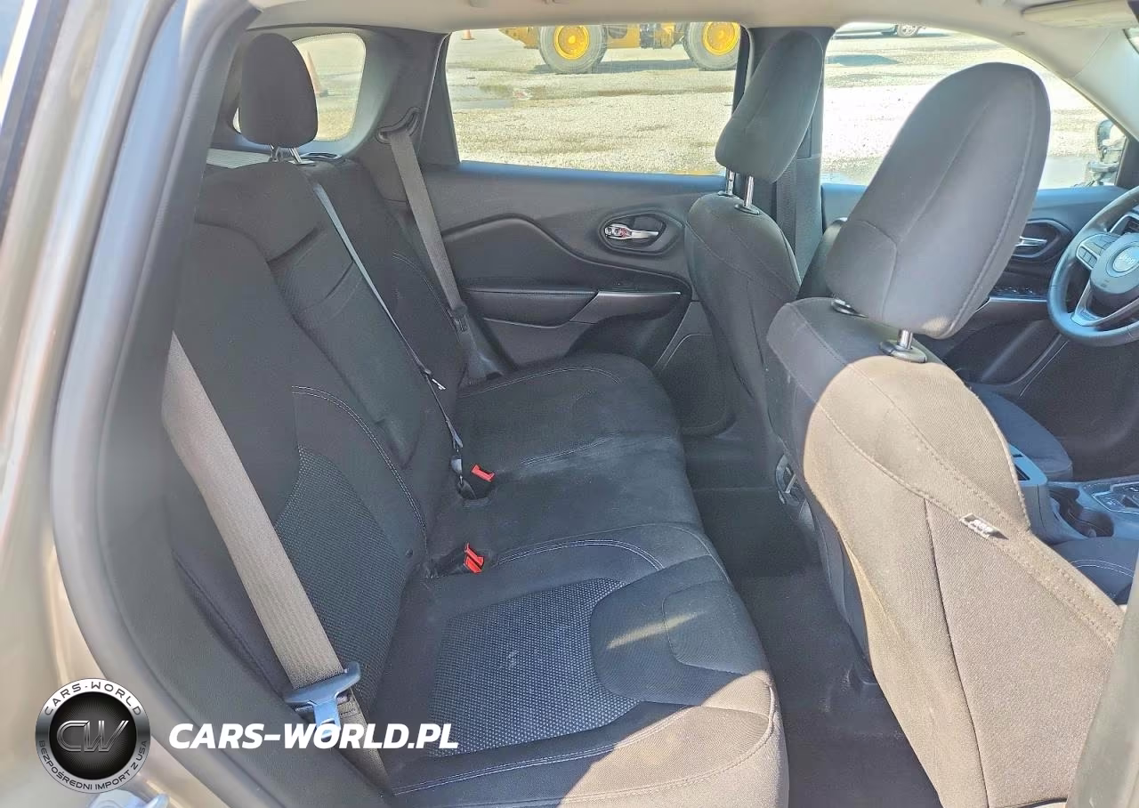 2019 Jeep Cherokee Latitude VIN:1C4PJLCB1KD396185 - 11