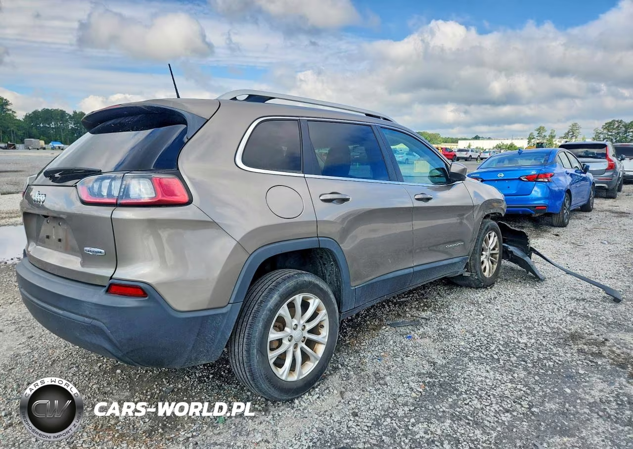 2019 Jeep Cherokee Latitude VIN:1C4PJLCB1KD396185 - 3