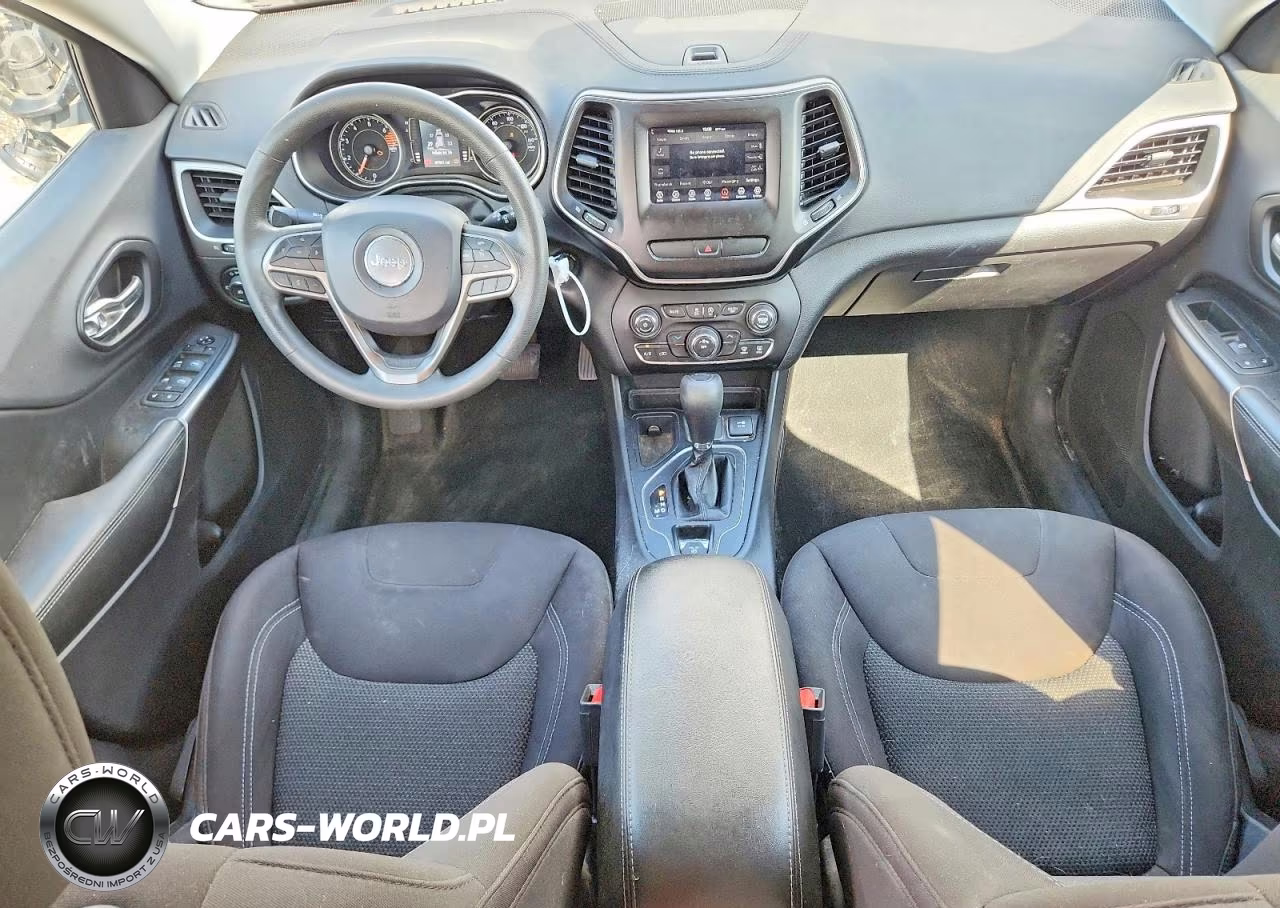 2019 Jeep Cherokee Latitude VIN:1C4PJLCB1KD396185 - 8
