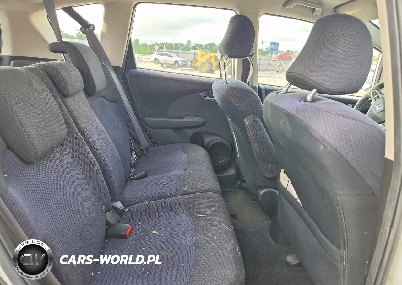 2013 Honda Fit Sport VIN:JHMGE8H51DC065862 - 10