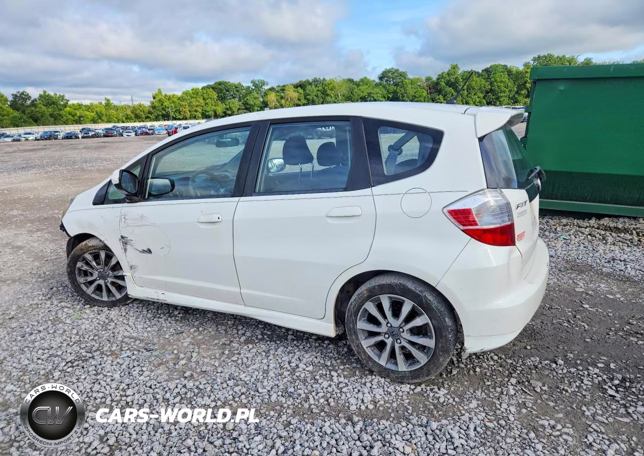 2013 Honda Fit Sport VIN:JHMGE8H51DC065862 - 2