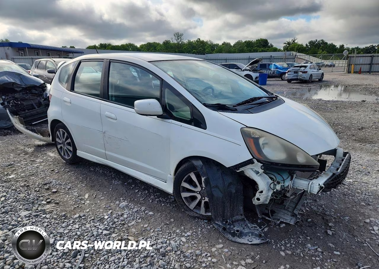 2013 Honda Fit Sport VIN:JHMGE8H51DC065862 - 4
