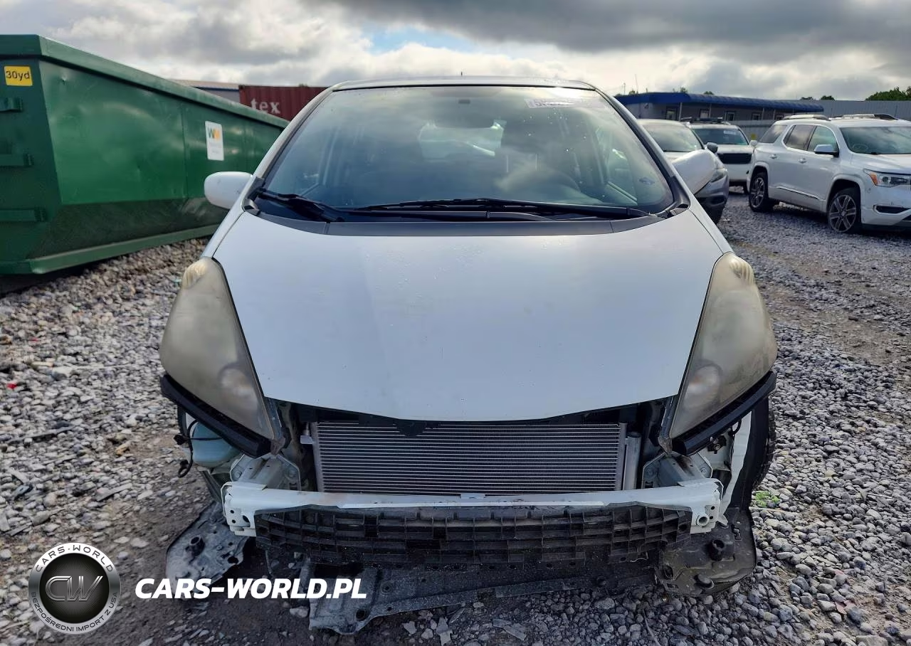 2013 Honda Fit Sport VIN:JHMGE8H51DC065862 - 5