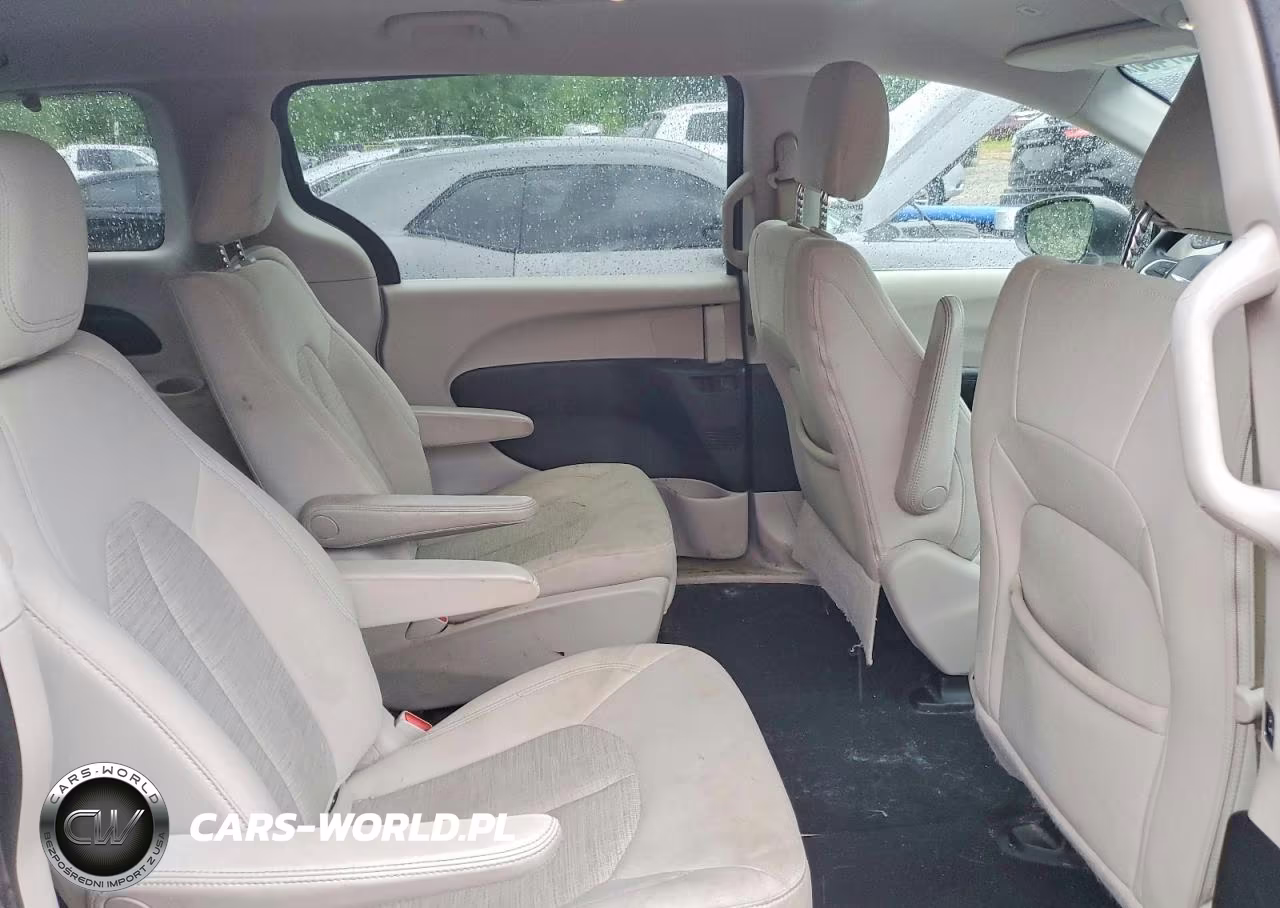 2018 Chrysler Pacifica Hybrid Touring Plus VIN:2C4RC1H71JR145156 - 11