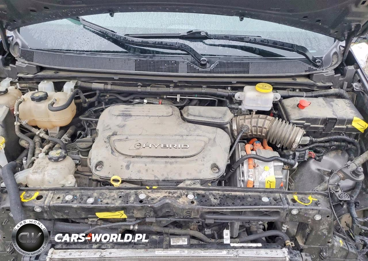 2018 Chrysler Pacifica Hybrid Touring Plus VIN:2C4RC1H71JR145156 - 12