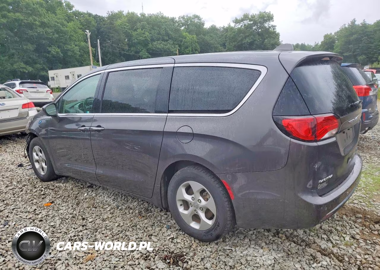 2018 Chrysler Pacifica Hybrid Touring Plus VIN:2C4RC1H71JR145156 - 2