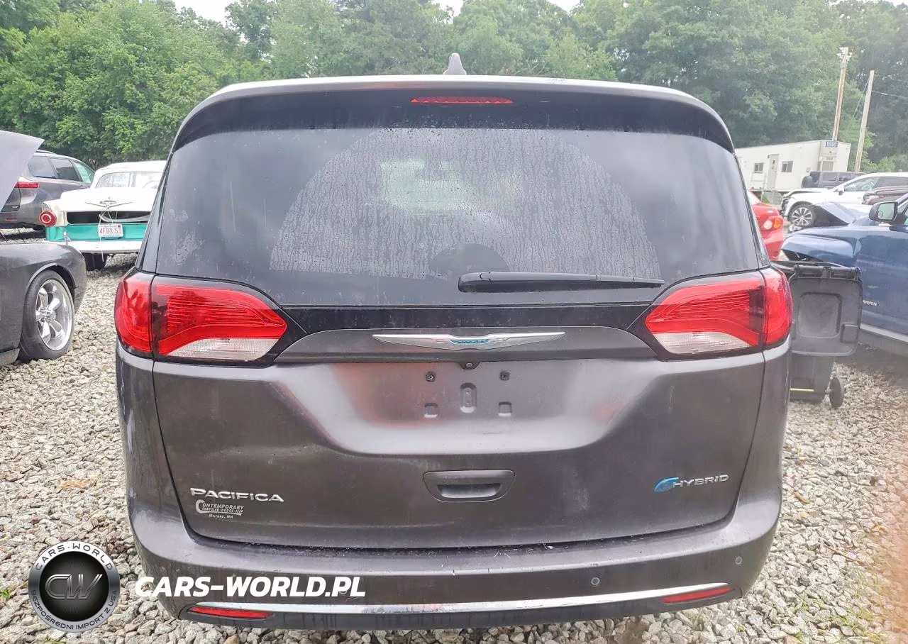 2018 Chrysler Pacifica Hybrid Touring Plus VIN:2C4RC1H71JR145156 - 6