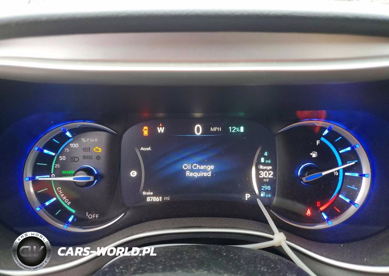 2018 Chrysler Pacifica Hybrid Touring Plus VIN:2C4RC1H71JR145156 - 9